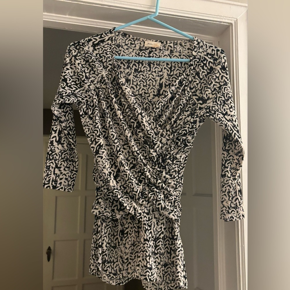 SLINKY ANTHROPOLOGIE TOP BREASTFEEDING FRIENDLY